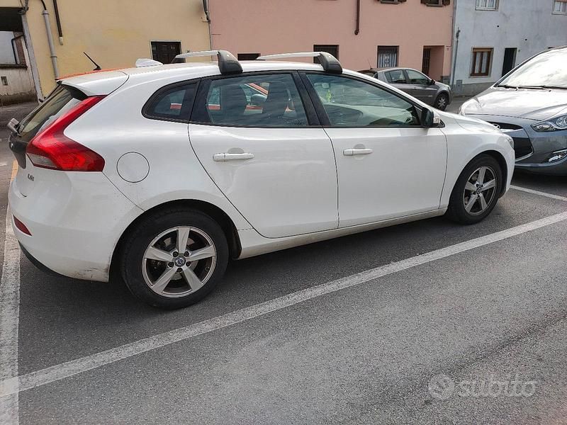 Usata Volvo V40 2015 Bianco Utilitaria
