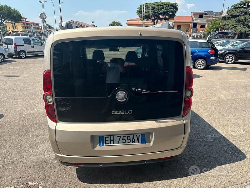 Usata Fiat Doblò Emotion 120 CV (88 kW) 2011 Grigio Monovolume