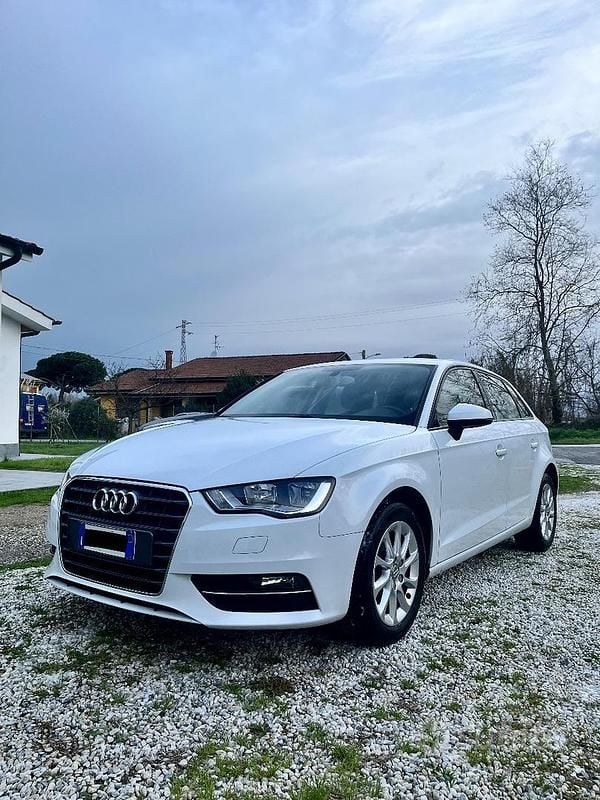 Bianco Usata 2015 Audi A3 Business Tre volumi | 13.000 € (Buon prezzo) - Immagine 1/4