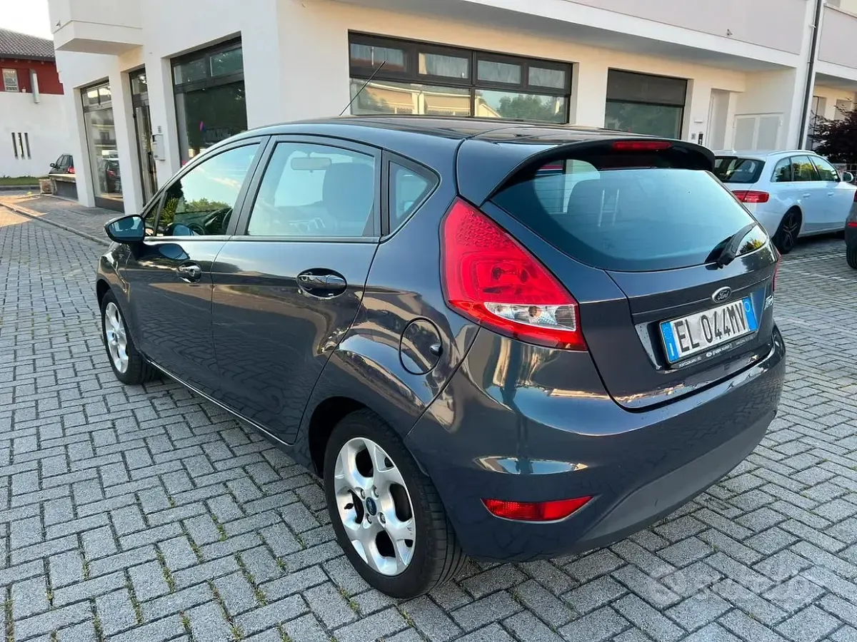 Second-hand Ford Fiesta 2012 Berlinǎ