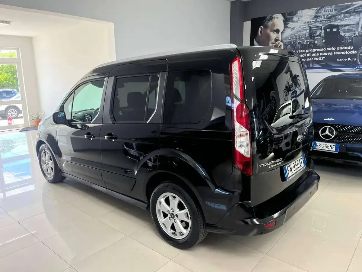 Usata Ford Tourneo Connect Titanium 120 CV (88 kW) 2018 Absolute black Monovolume