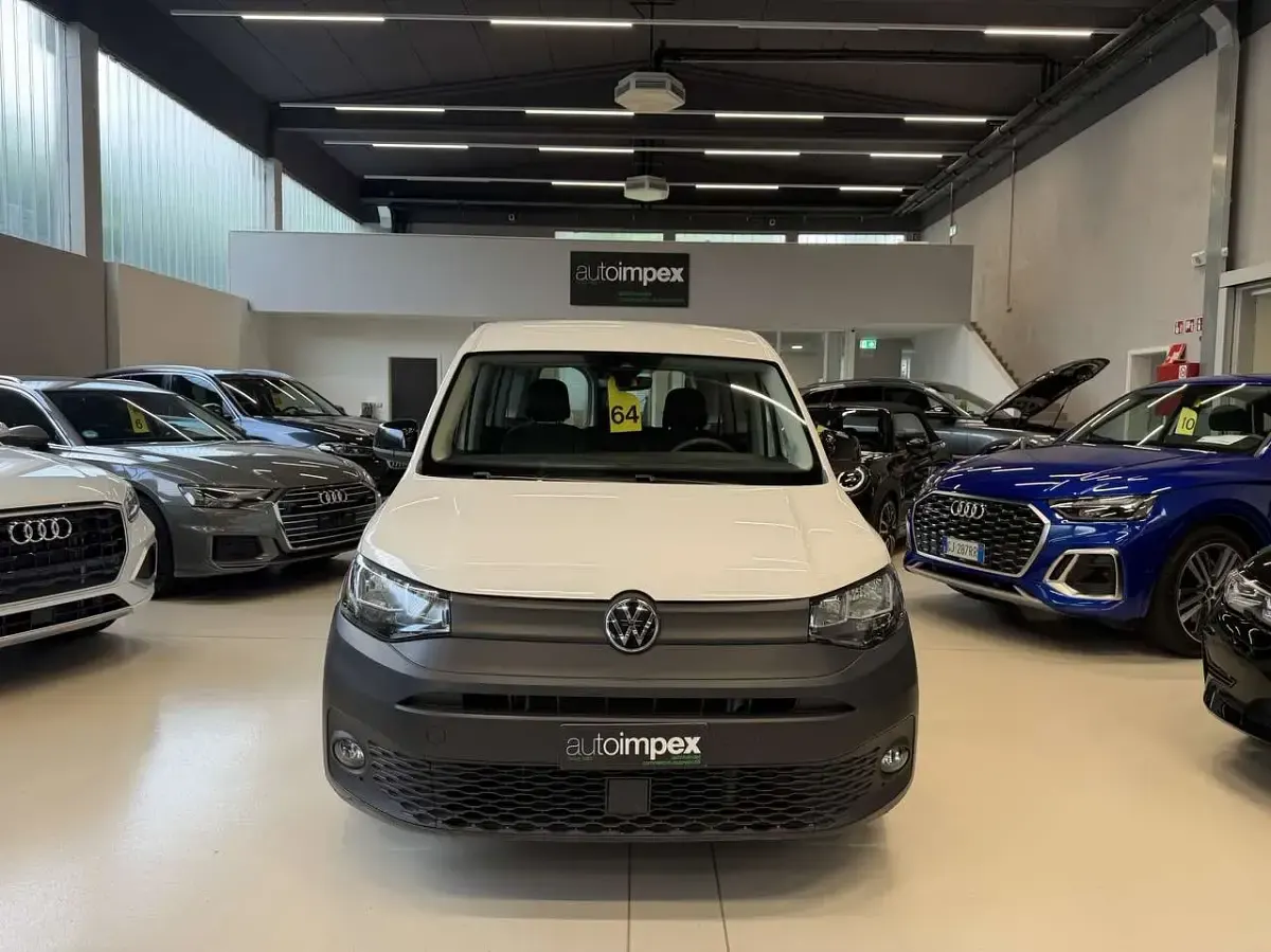 Usata VW Caddy 122 CV (89 kW) 2021 Bianco Monovolume