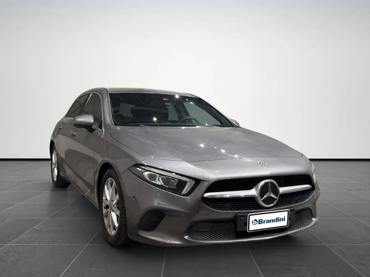 Usata Mercedes A200 163 CV (119 kW) 2019 Grigio scuro Berlina