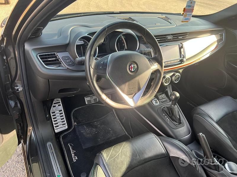 Usata Alfa Romeo Giulietta Quadrifoglio Verde 241 CV (177 kW) 2014 Grigio Utilitaria