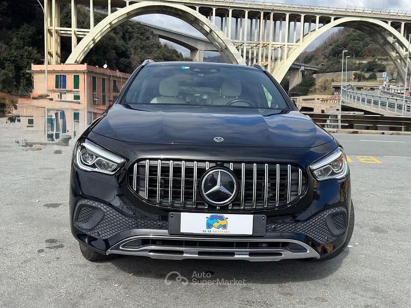 Usata Mercedes GLA200 150 CV (110 kW) 2021 Nero SUV