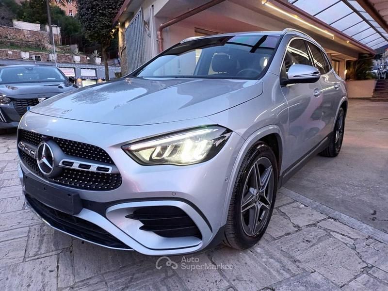 Usata Mercedes GLA200 Premium 150 CV (110 kW) 2025 Argento SUV