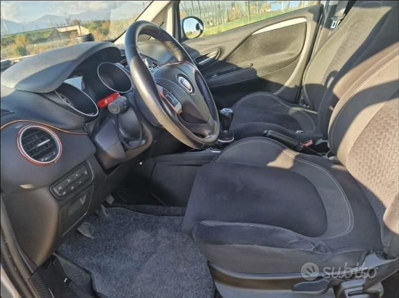Usata Fiat Punto 65 CV (47 kW) 2017 Grigio Utilitaria
