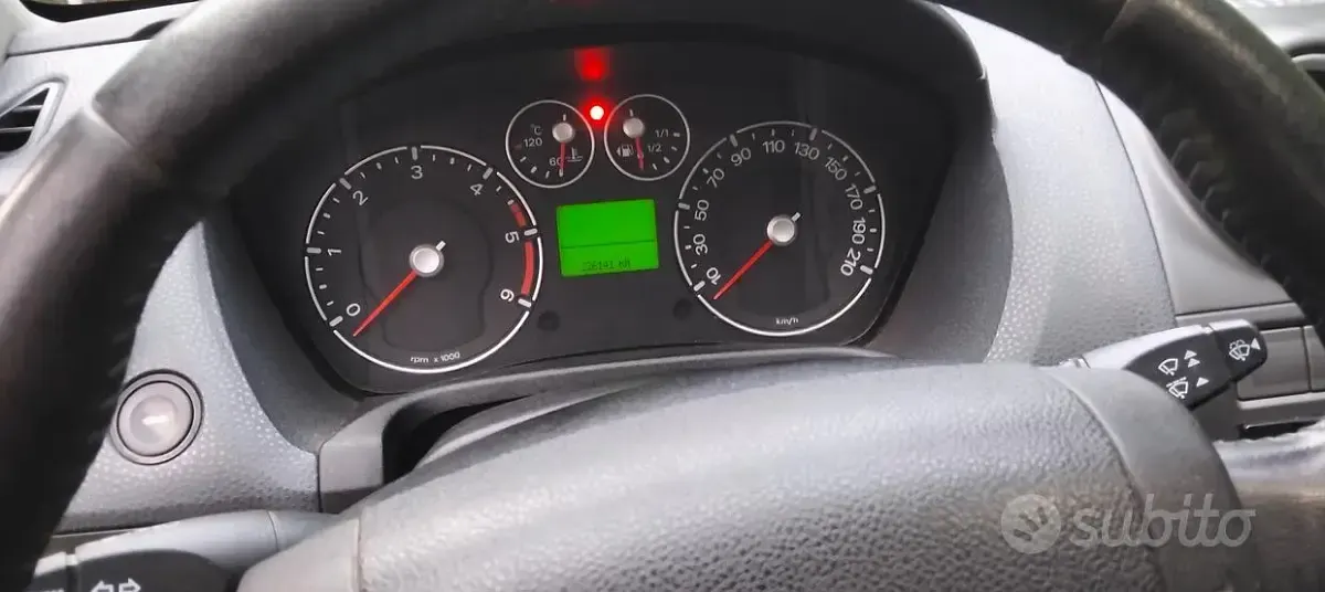 Usata Ford Fiesta S 90 CV (66 kW) 2006 Nero Utilitaria