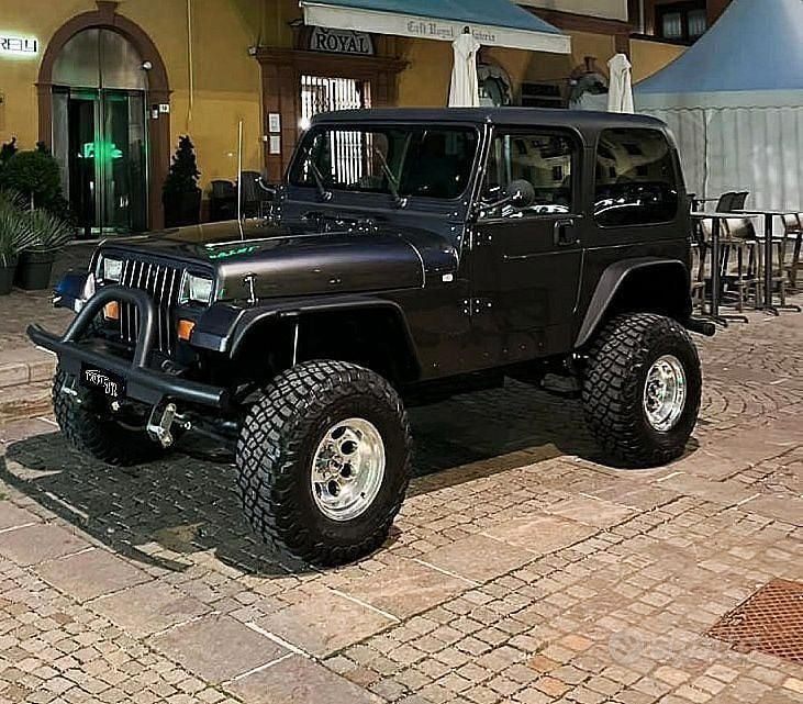 Usata Jeep Wrangler Limited 184 CV (135 kW) 1994 Grigio SUV