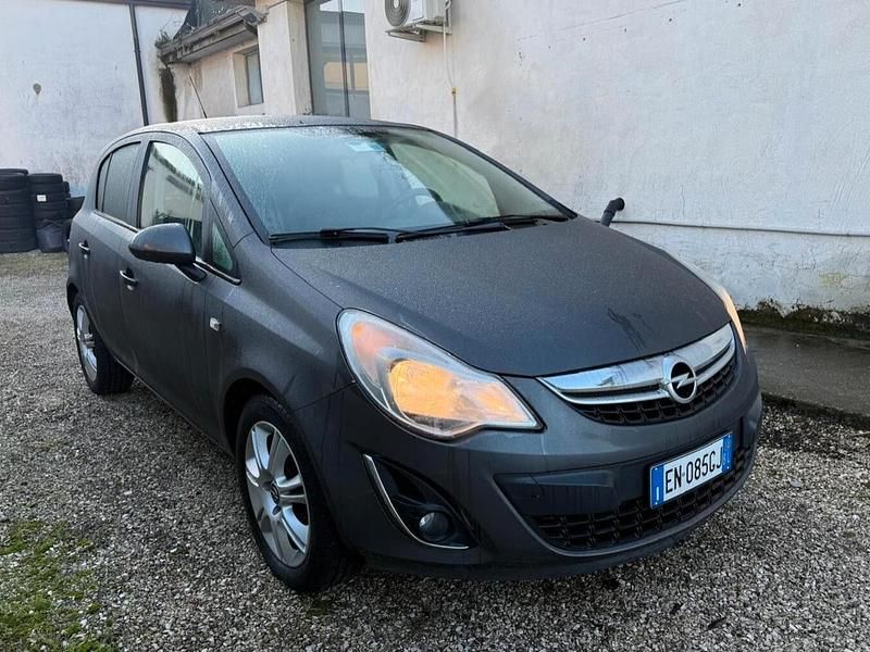 Grigio Usata 2012 Opel Corsa Tre volumi | 4100 € (Cara) - Immagine 1/4
