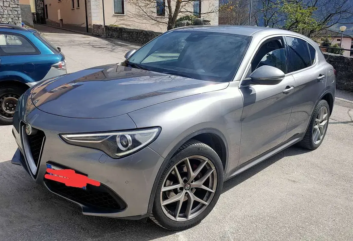 Käytetty Alfa Romeo Stelvio 280 HP (205 kW) 2017 Harmaa Katumaasturi