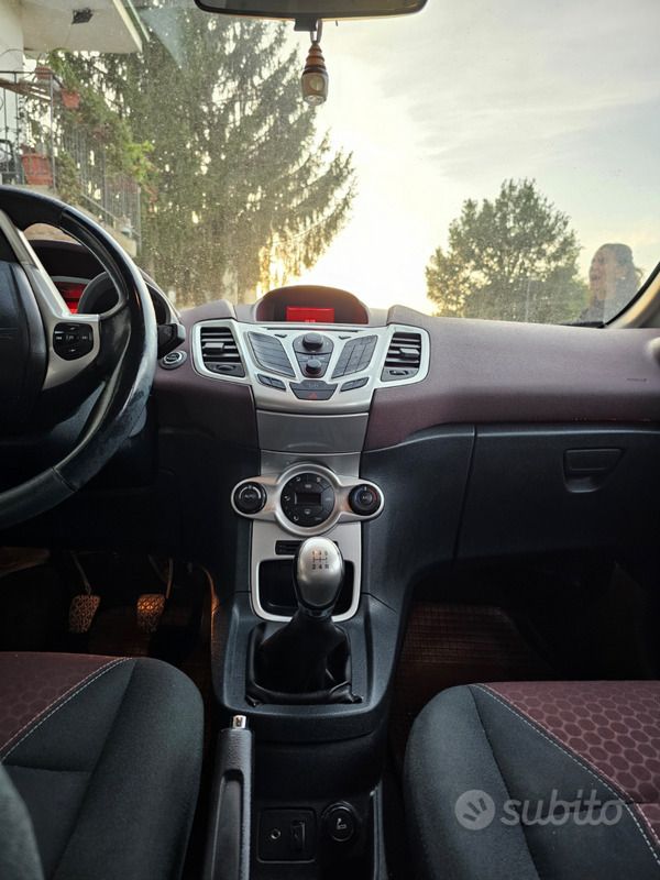 Usata Ford Fiesta Titanium 95 CV (69 kW) 2011 Utilitaria
