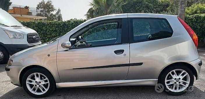 Usata Fiat Punto 131 CV (96 kW) 2000 Grigio Utilitaria