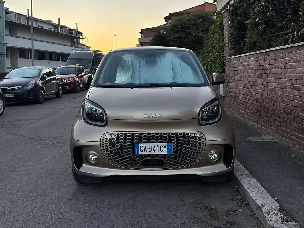 Usata Smart ForTwo Coupé Prime 41 kW (56 CV) 2020 Oro Utilitaria