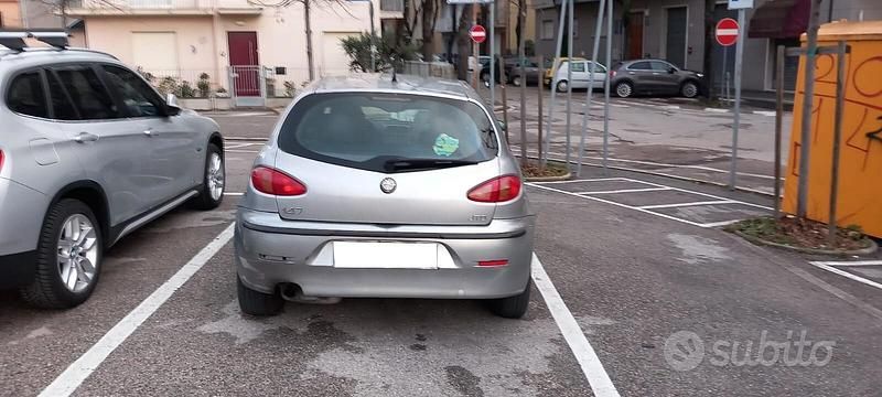 Usata Alfa Romeo 147 Distinctive 116 CV (85 kW) 2003 Grigio Utilitaria