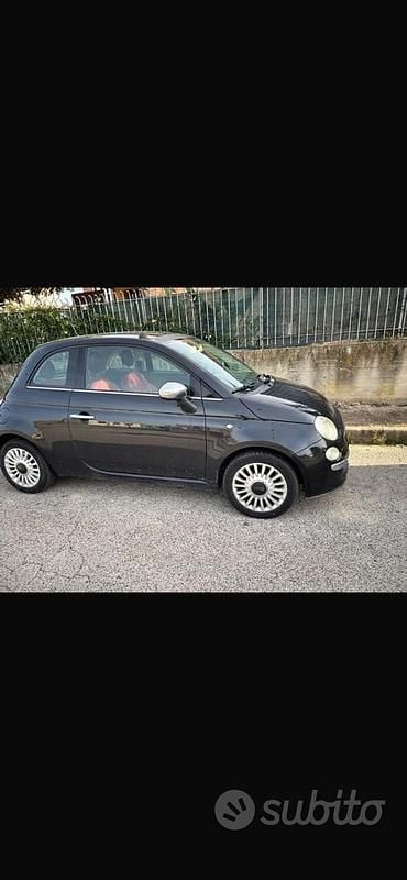 Nero Usata 2010 Fiat 500 Tre volumi | 5500 € (Buon prezzo) - Immagine 1/4