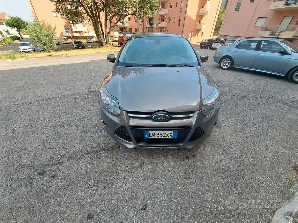 Usata Ford Focus 115 CV (84 kW) 2014 Grigio Berlina