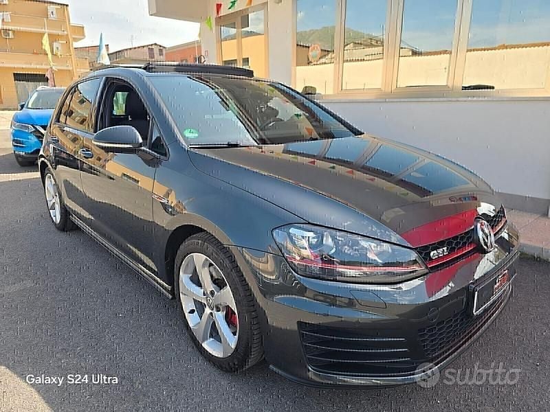 Grigio Usata 2017 VW Golf VII GTI Tre volumi | 16.500 € (Ottimo prezzo) - Immagine 1/4