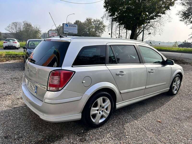 Usata Opel Astra Cosmo 150 CV (110 kW) 2009 Grigio Station wagon