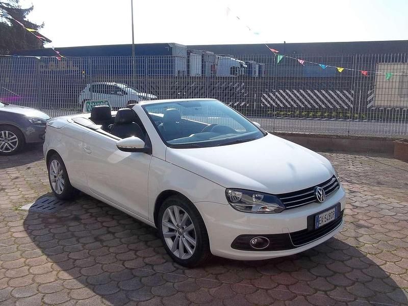 Usata VW Eos 122 CV (89 kW) 2011 Bianco Cabrio