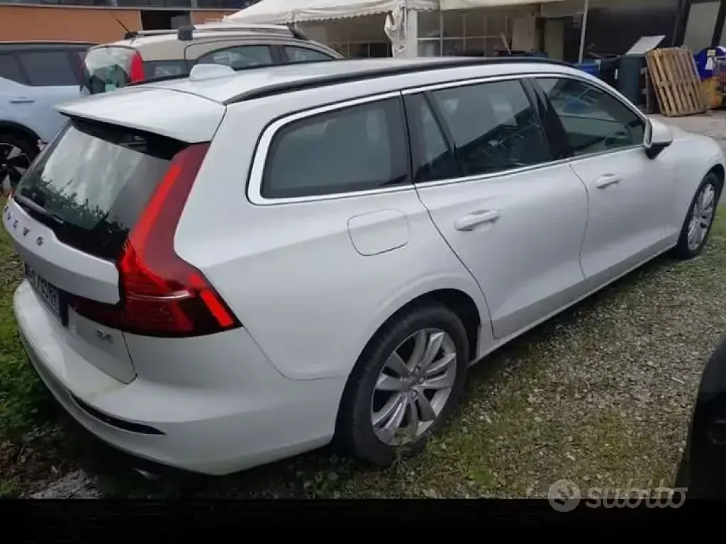 Usata Volvo V60 Business Edition 197 CV (144 kW) 2021 Nero Station wagon