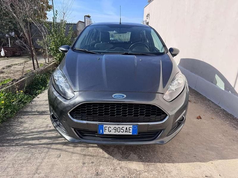 Grigio Usata 2016 Ford Fiesta Business Edition Tre volumi | 8490 € (Buon prezzo) - Immagine 1/4