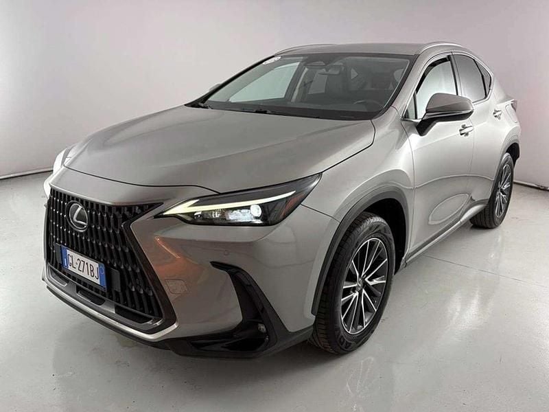 Usata Lexus NX200t 190 CV (139 kW) 2022 Argento SUV