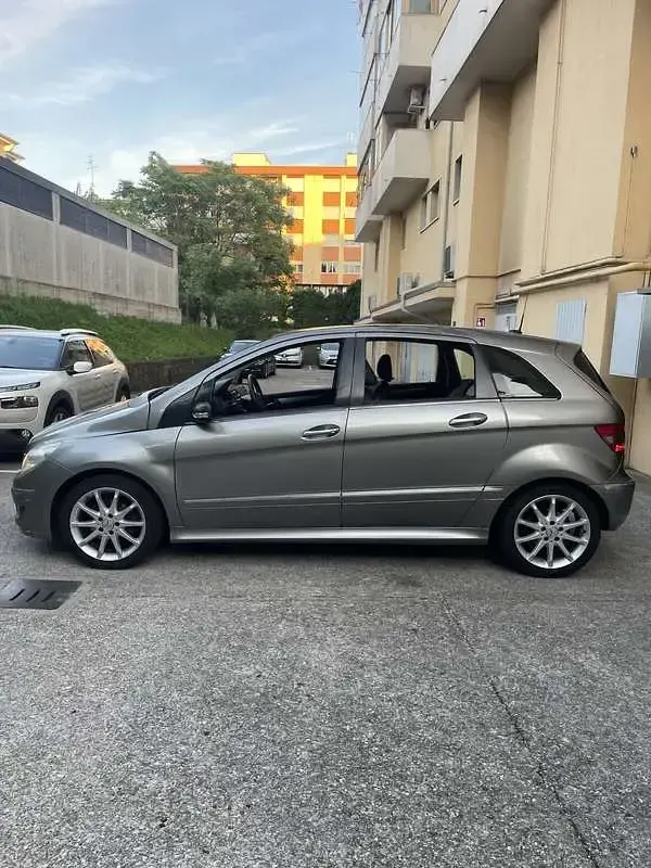 Usata Mercedes B180 109 CV (80 kW) 2006 Monovolume