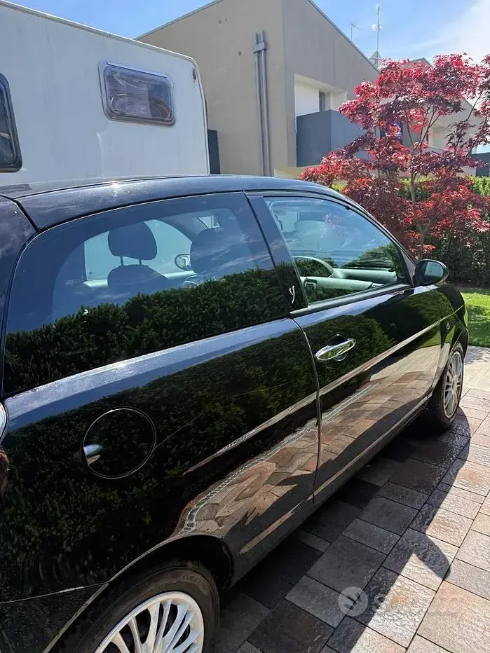 Usata Lancia Ypsilon 60 CV (44 kW) 2008 Nero Utilitaria