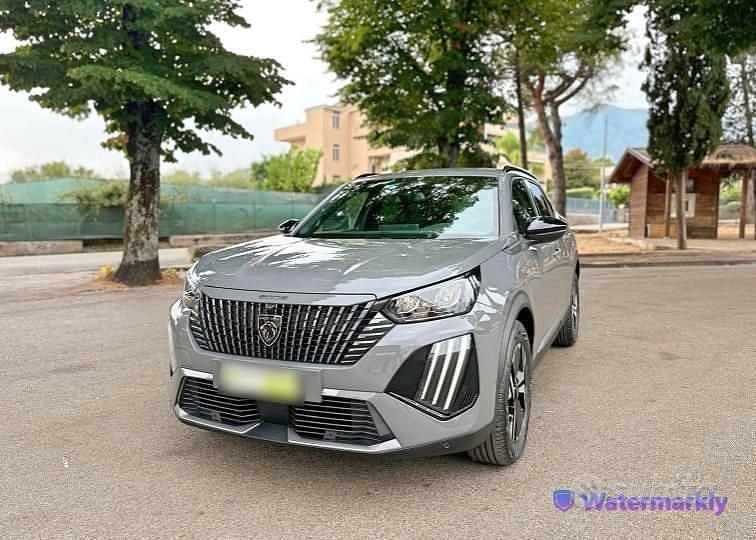 Usata Peugeot 2008 Allure+ 145 CV (106 kW) 2025 Grigio scuro SUV