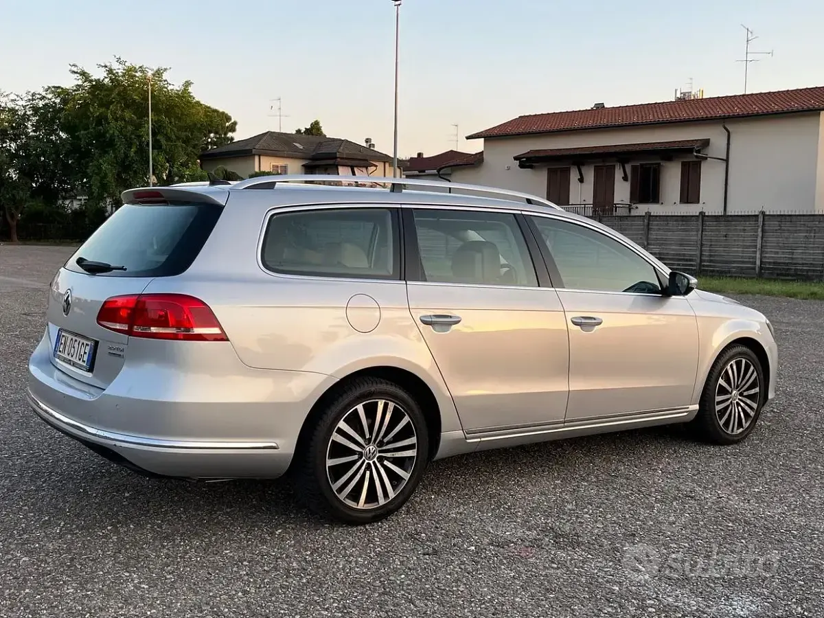 Usata VW Passat Highline 140 CV (102 kW) 2012 Grigio Station wagon