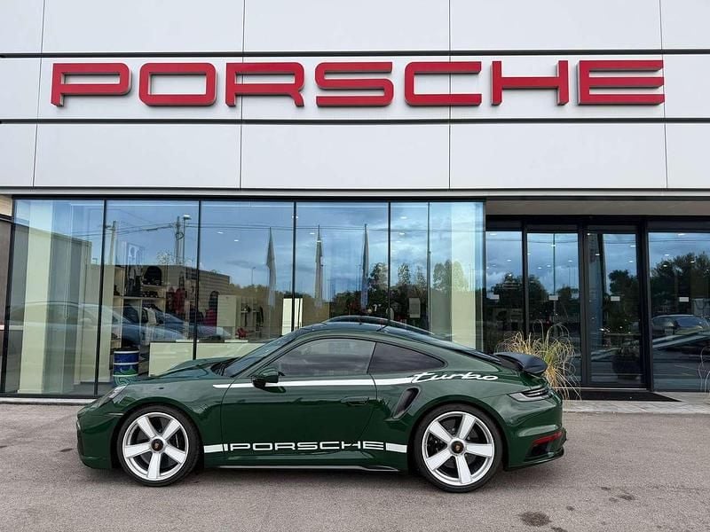 Verde Nuova 2025 Porsche 911 Coupé | 316.628 € - Immagine 1/4