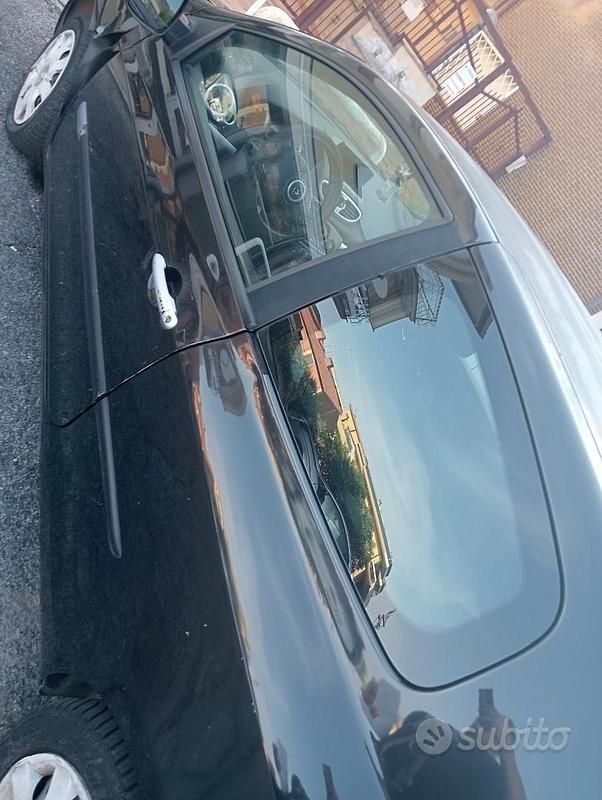 Nero Usata 2009 Renault Clio II Tre volumi | 600 € (Ottimo prezzo) - Immagine 1/2