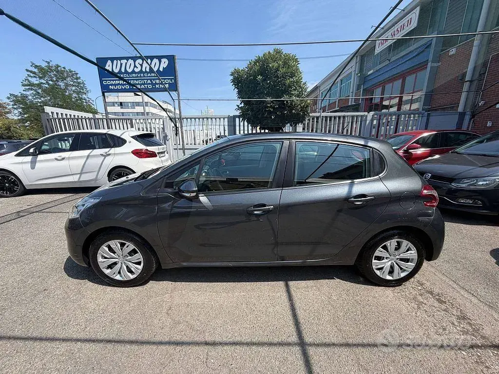 Usata Peugeot 208 Active 82 CV (60 kW) 2015 Grigio Utilitaria