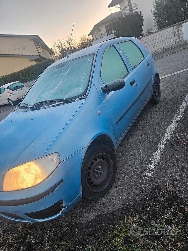 Usata Fiat Punto 60 CV (44 kW) 2003 Blu Berlina