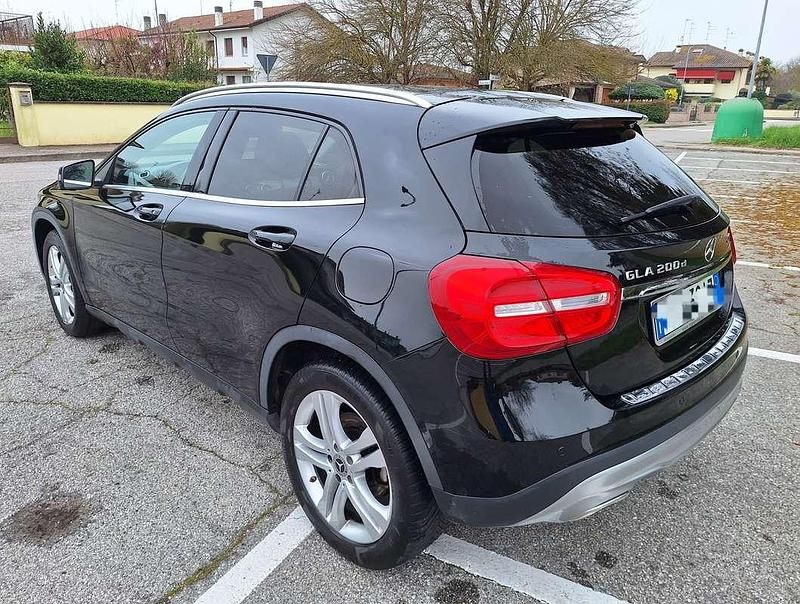 Usata Mercedes GLA200 136 CV (100 kW) 2016 Nero SUV