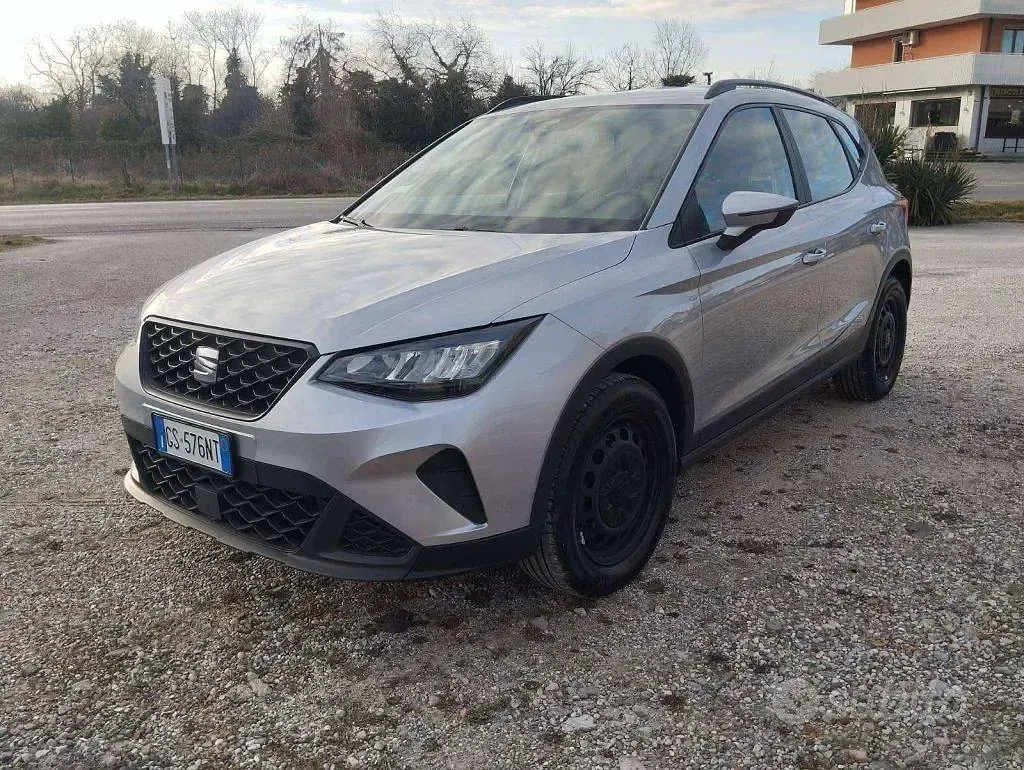 Usata Seat Arona 95 CV (69 kW) 2023 Nero SUV