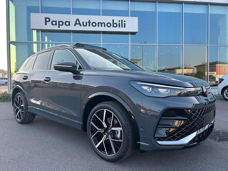 Dolphin grey Usata 2024 VW Tiguan R-line SUV | 38.900 € (Molto cara) - Immagine 1/4