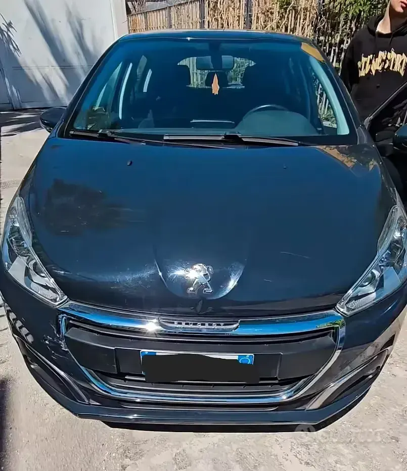 Begagnad Peugeot 208 82 HK (60 kW) 2018 Svart Halvkombi