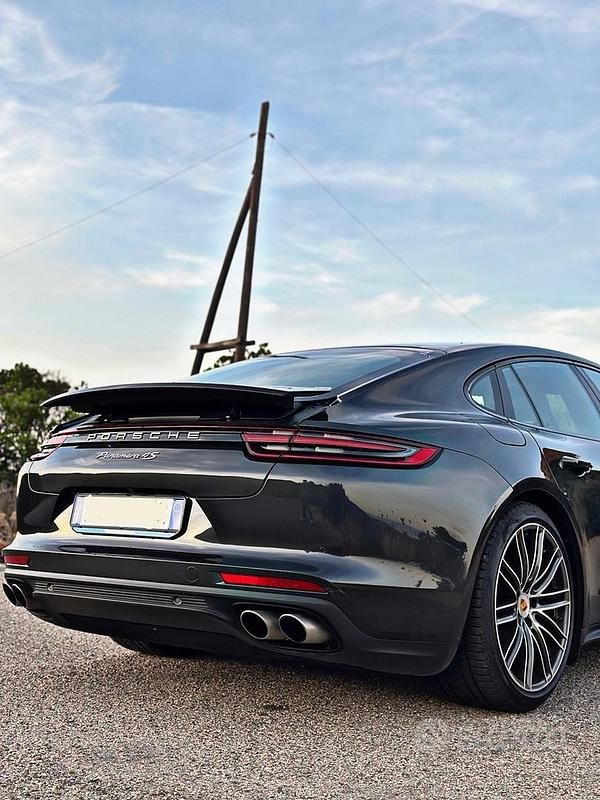 Grigio Usata 2018 Porsche Panamera 4S Tre volumi | 54.500 € (Ottimo prezzo) - Immagine 1/4
