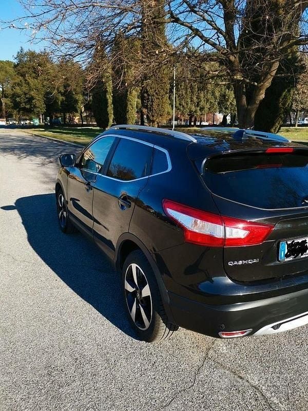 Usata Nissan Qashqai N-Connecta 110 CV (80 kW) 2016 Nero SUV