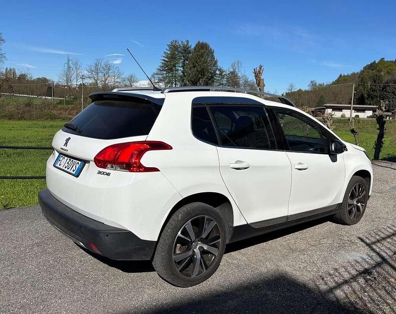 Usata Peugeot 2008 Access 90 CV (66 kW) 2016 Bianco SUV