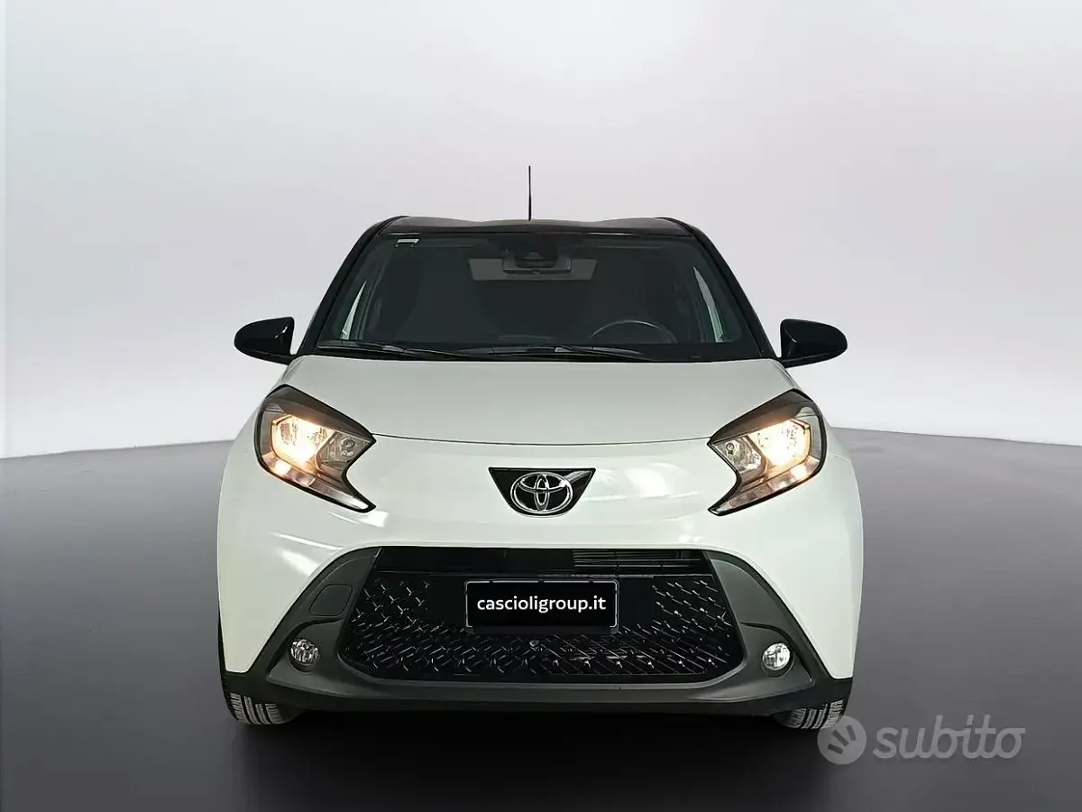 Usata Toyota Aygo X Trend 72 CV (52 kW) 2023 Grigio SUV