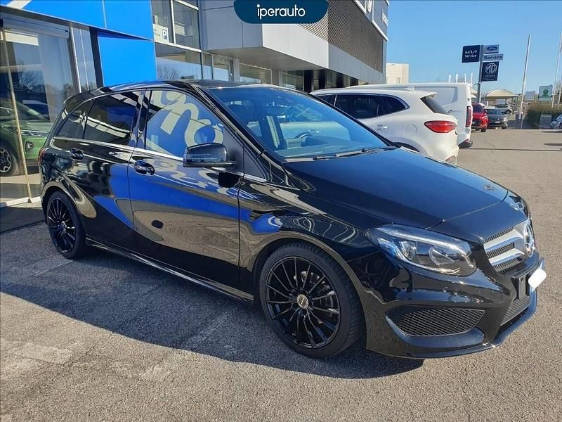 Usata Mercedes B200 Premium 156 CV (114 kW) 2017 Nero metallizzato Monovolume