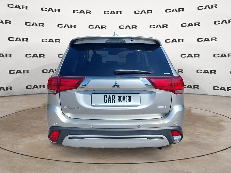 Usata Mitsubishi Outlander Instyle 150 CV (110 kW) 2021 Argento SUV
