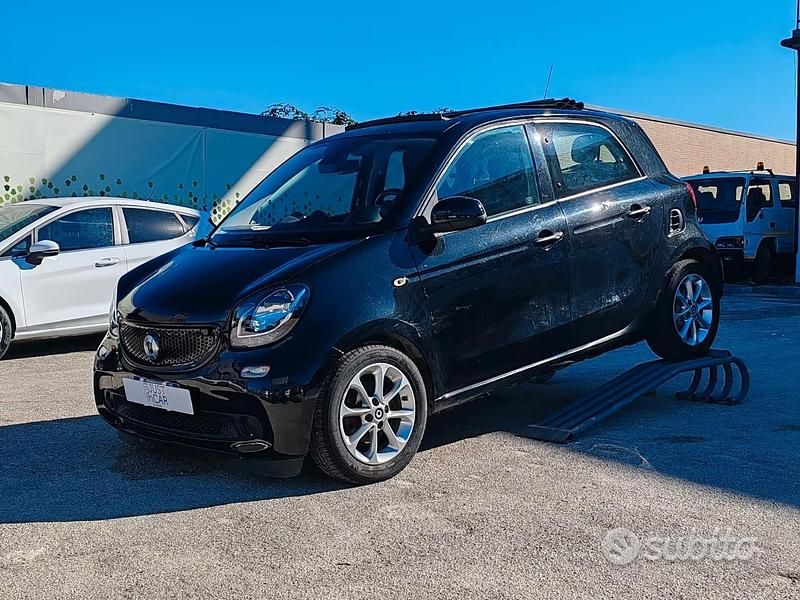 Nero Usata 2015 Smart ForFour Utilitaria | 10.900 € (Molto cara) - Immagine 1/4