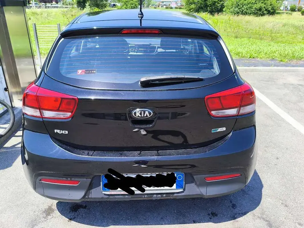 Usata Kia Rio 82 CV (60 kW) 2017 Nero Berlina