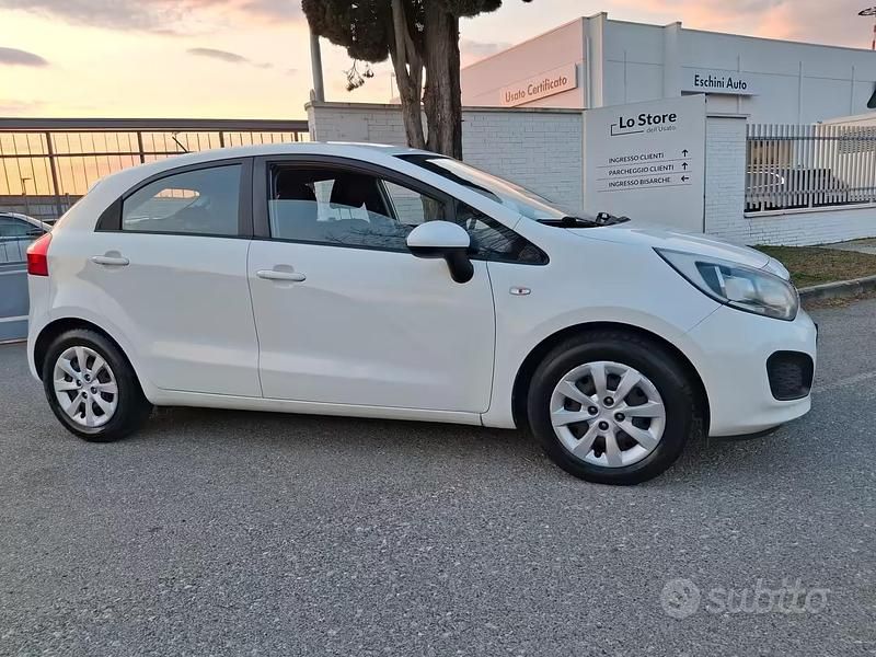 Usata Kia Rio EX 75 CV (55 kW) 2013 Bianco Berlina