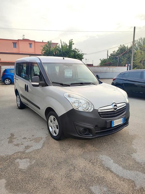 Usata Opel Combo 105 CV (77 kW) 2016 Grigio Monovolume