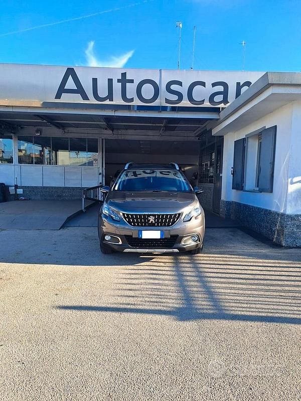 Usata Peugeot 2008 Allure 102 CV (75 kW) 2019 Grigio SUV